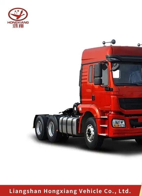 White Transport Tractor Truck with Large Engine Capacity and Tubeless Tire Design