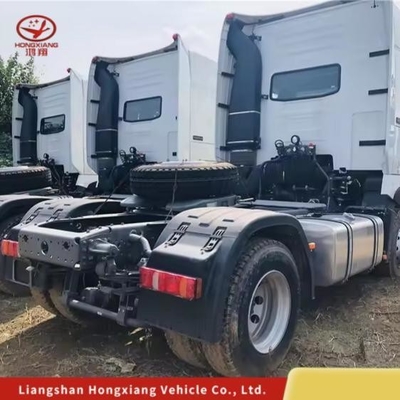 Hot HOWO T7 6X4 Methane Tractor Truck Engine Capacity＞8L and 1 Year After-sales Service