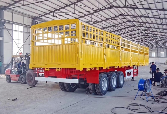 Customizable Cattle/Horse/Sheep Transport Semi Trailer with Pile and Fence Tread 1820mm
