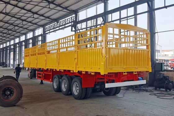 Customizable Cattle/Horse/Sheep Transport Semi Trailer with Pile and Fence Tread 1820mm